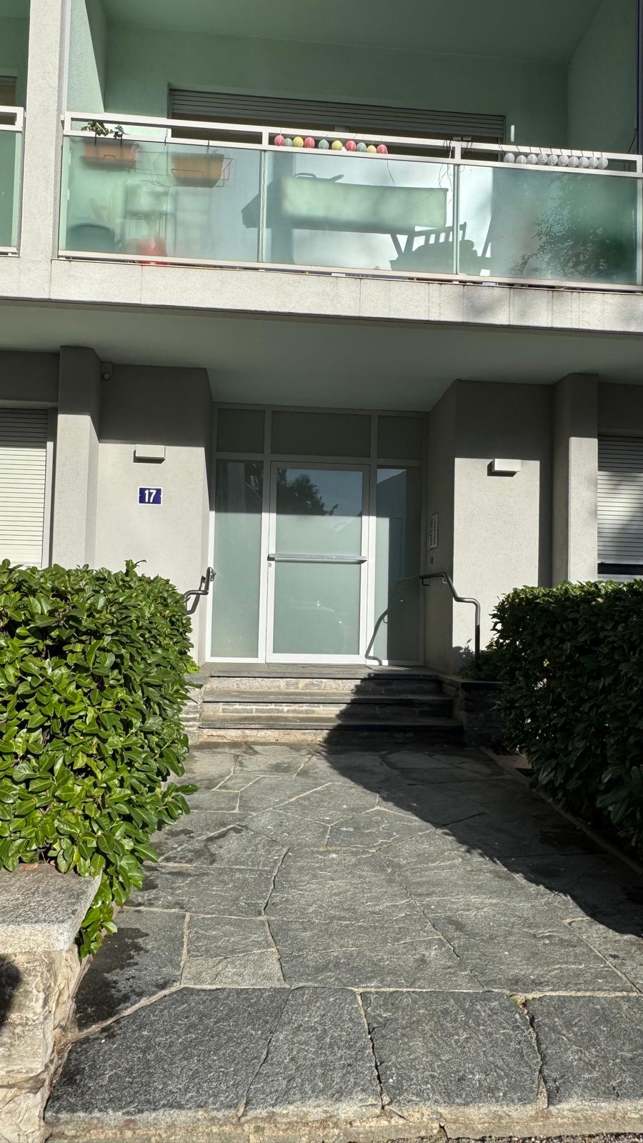 Main entrance of Via Tiglio 17 with the number 17 plaque